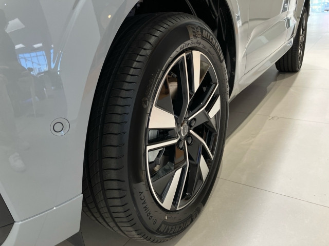 Bild 4: VOLVO PKW XC60 Plus, T6 AWD Plug-in Hybrid, Elektrisch/Benzin, Dark