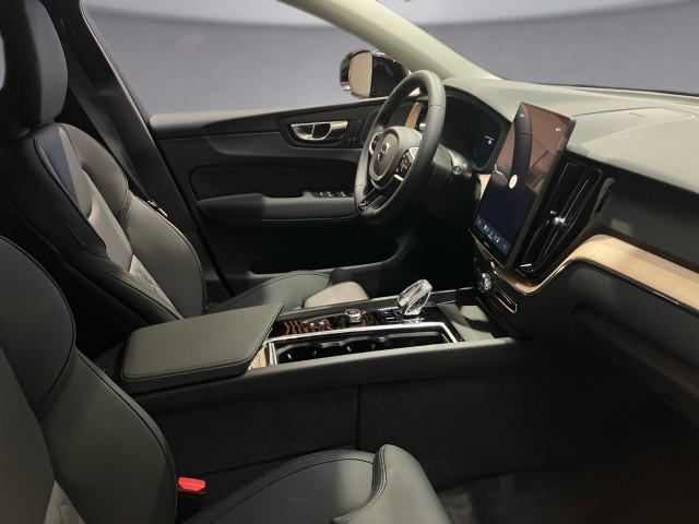Bild 7: VOLVO PKW XC60 Plus, T6 AWD Plug-in Hybrid, Elektrisch/Benzin, Dark