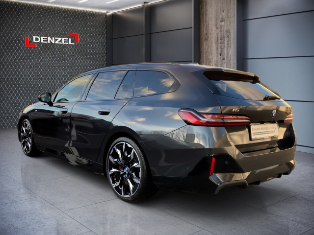 Bild 2: BMW i5 xDrive40 Touring