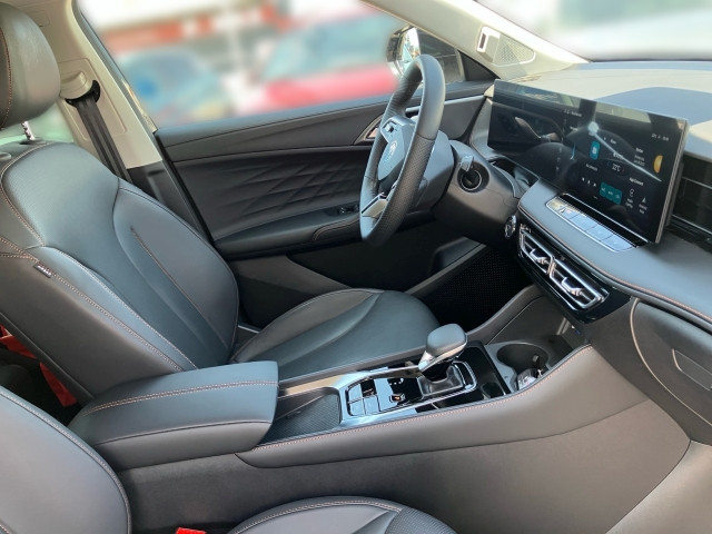 Bild 10: MG HS PHEV+ Luxury Teilleder