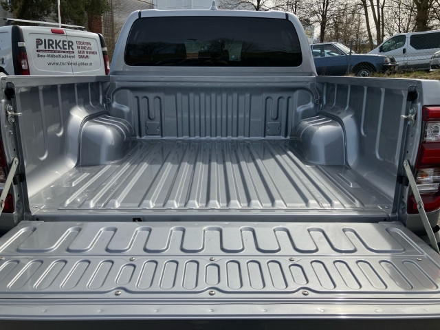 Bild 9: Toyota Hilux 2,8 l AT Double Cab Invincible