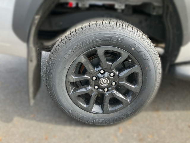 Bild 4: Toyota Hilux 2,8 l AT Double Cab Invincible