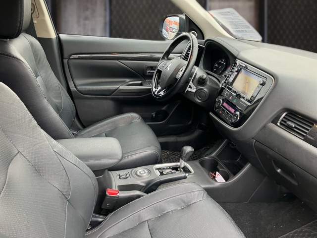 Bild 5: Mitsubishi 2,2 DI-D 4WD AT Intense+/Instyle