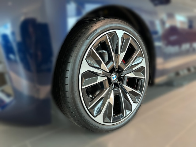 Bild 4: BMW PKW i-Serie iX xDrive45