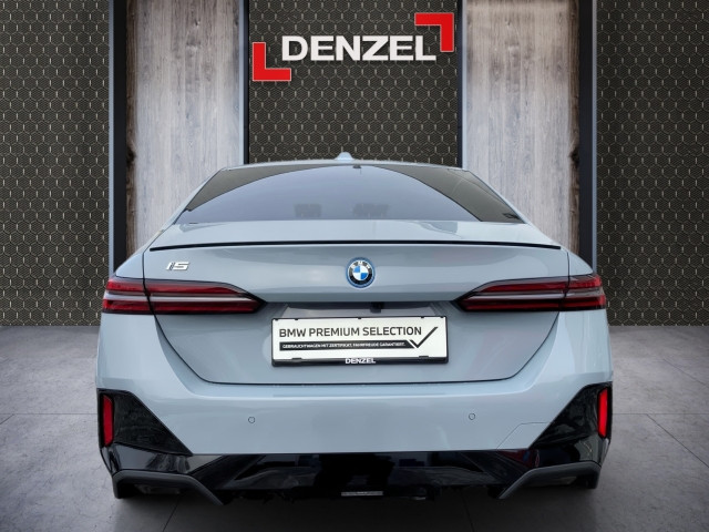 Bild 10: BMW i5 xDrive40 Limousine