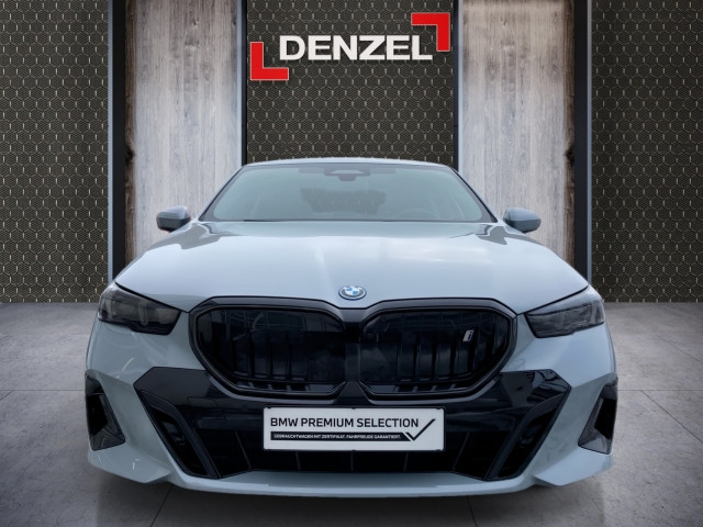 Bild 12: BMW i5 xDrive40 Limousine
