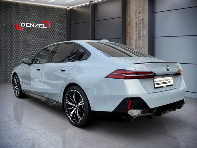 Bild 2: BMW i5 xDrive40 Limousine