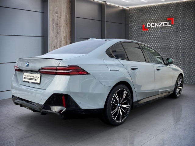 Bild 3: BMW i5 xDrive40 Limousine