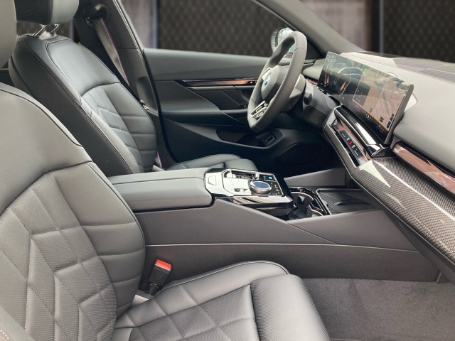 Bild 5: BMW i5 xDrive40 Limousine