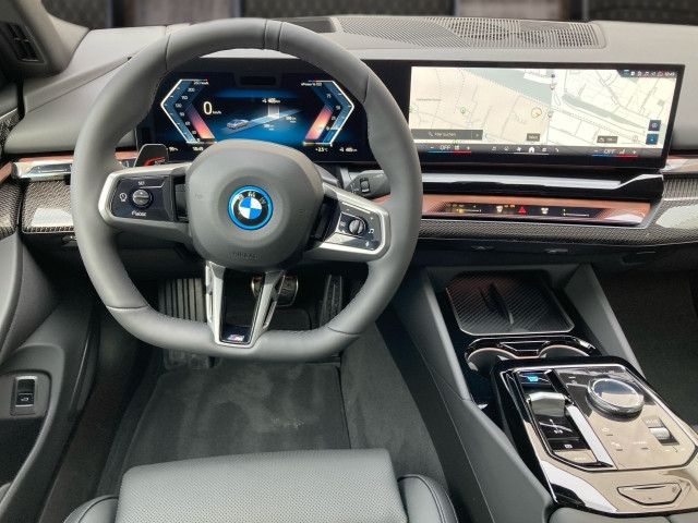 Bild 6: BMW i5 xDrive40 Limousine