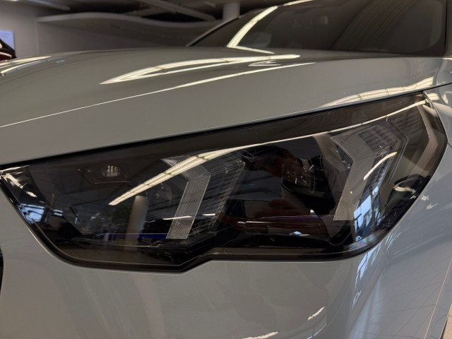 Bild 11: BMW iX2 xDrive30 U10 XE2