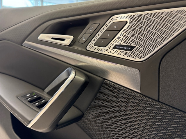 Bild 14: BMW iX2 xDrive30 U10 XE2