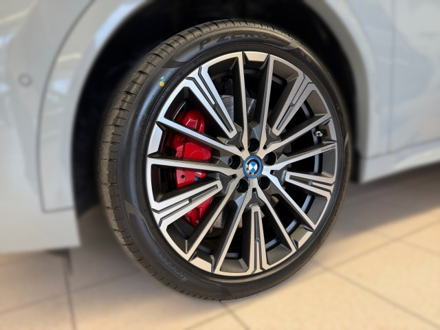 Bild 4: BMW iX2 xDrive30 U10 XE2