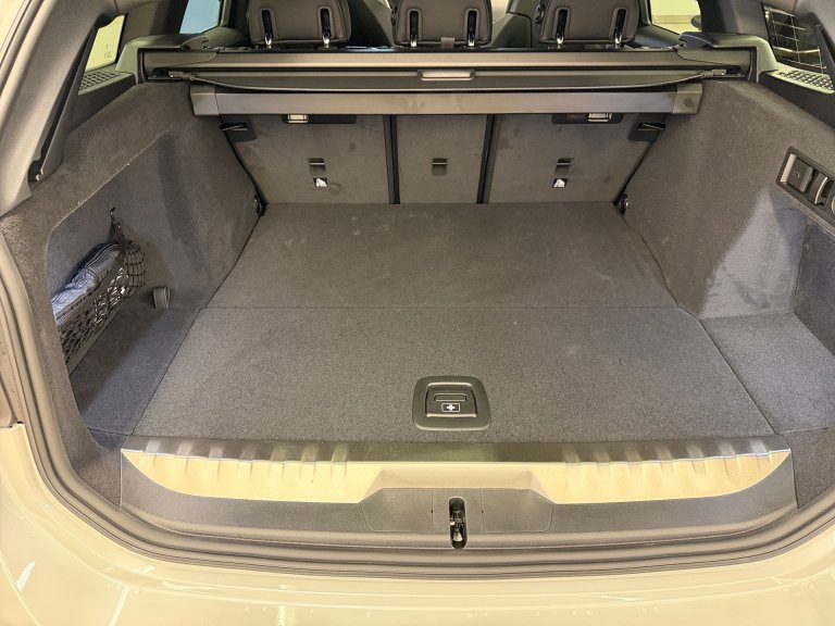 Bild 9: BMW 330e xDrive Touring G21