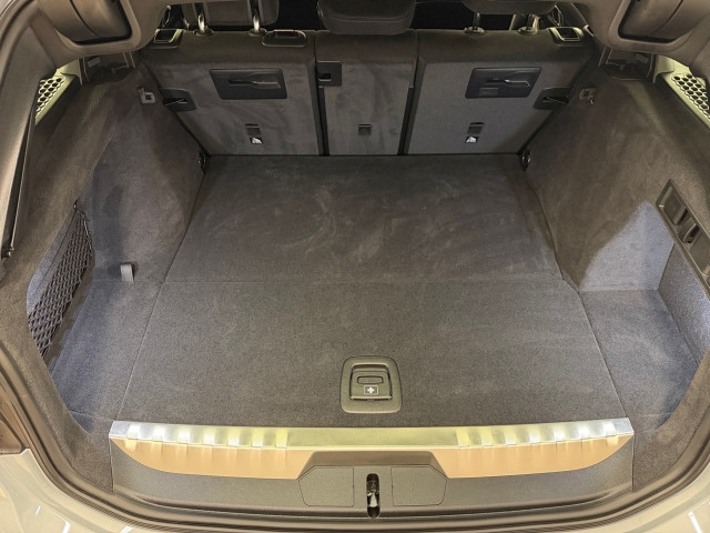 Bild 9: BMW 330e xDrive Touring G51