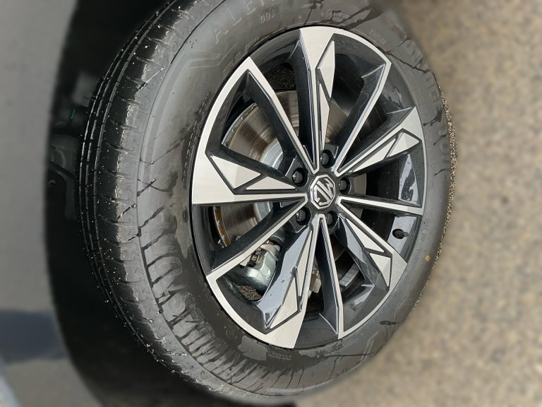 Bild 4: MG HS PHEV+ Luxury Teilleder