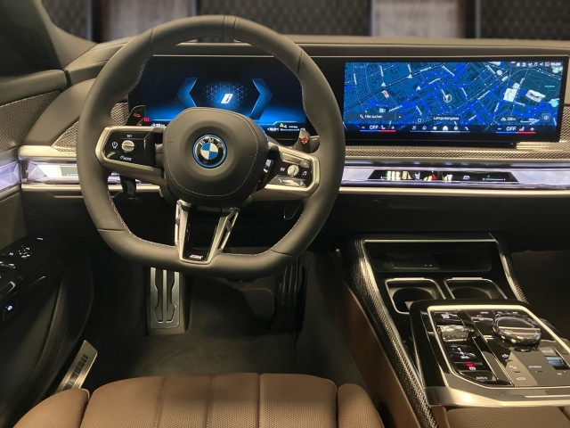 Bild 9: BMW M760e xDrive Limousine G70 XB1