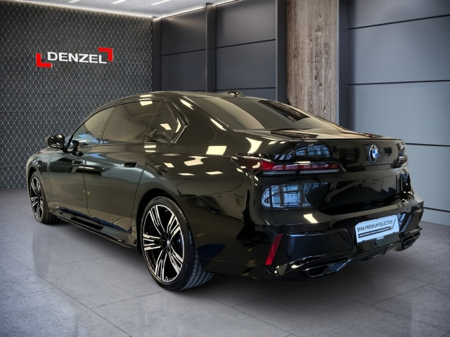 Bild 3: BMW M760e xDrive Limousine G70 XB1