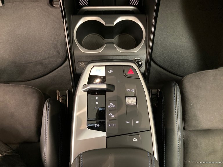 Bild 12: BMW iX1 xDrive30 U11 XE2