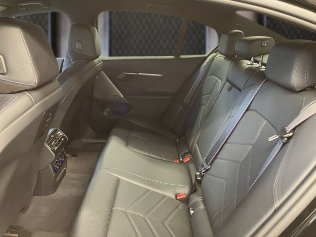 Bild 8: BMW i5 M60 xDrive Limousine G60