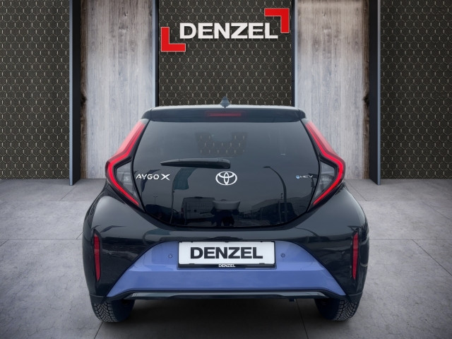 Bild 10: Toyota AYGO X 1,5 l Lounge CVT