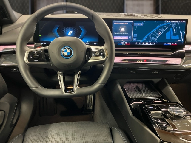 Bild 6: BMW i5 xDrive40 Touring