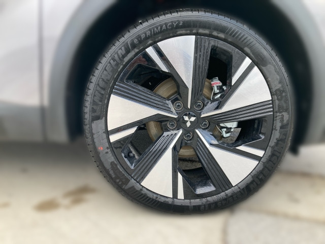 Bild 4: Mitsubishi Grandis 1,8 HEV Intense S+C+T 26