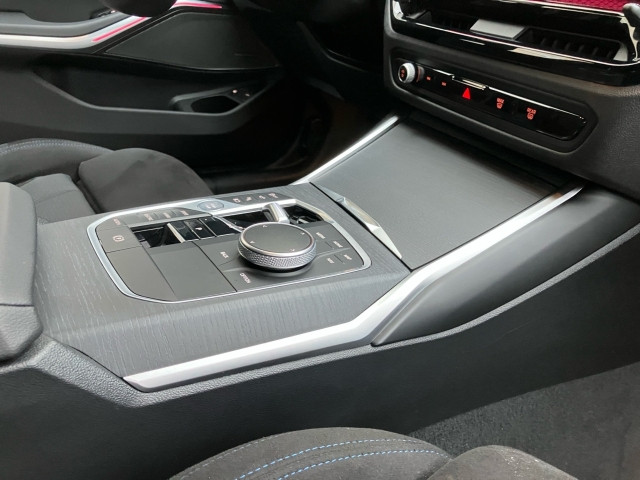 Bild 8: BMW 330e xDrive Touring G51