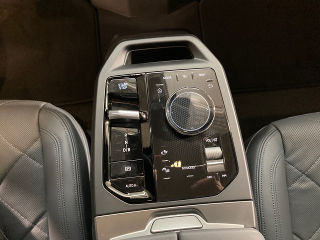 Bild 12: BMW PKW i-Serie iX xDrive45