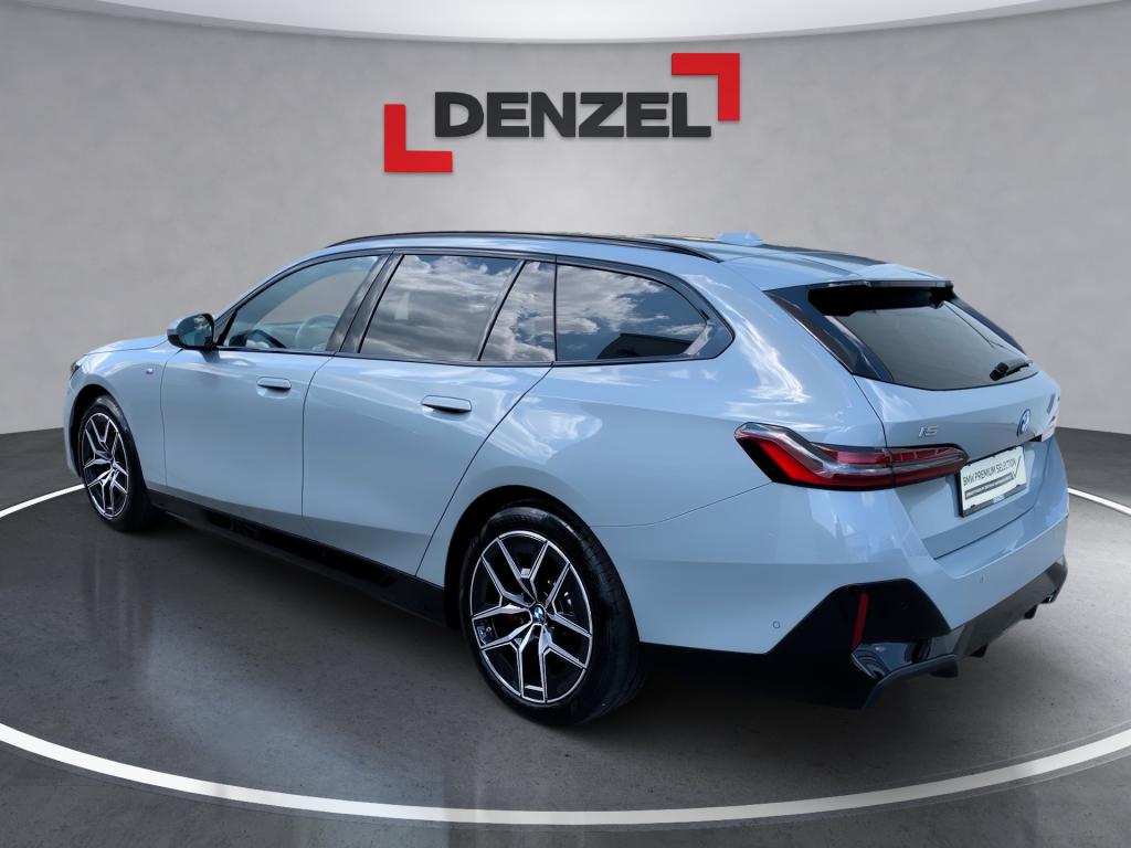 Bild 2: BMW i5 xDrive40 Touring