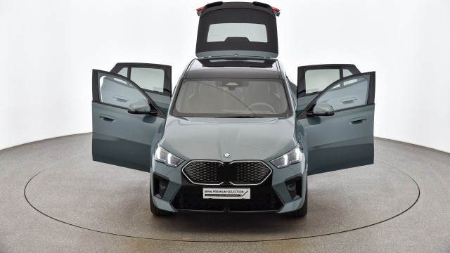 Bild 12: BMW iX2 eDrive 20 U10