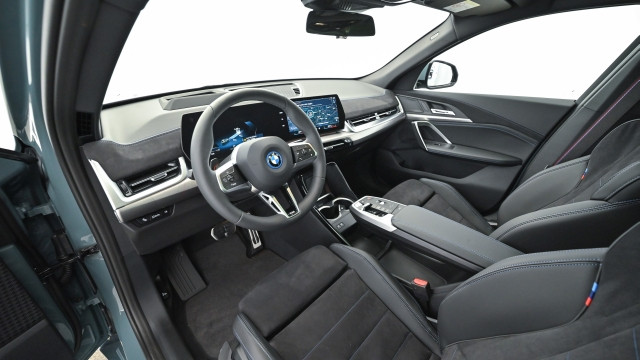 Bild 4: BMW iX2 eDrive 20 U10