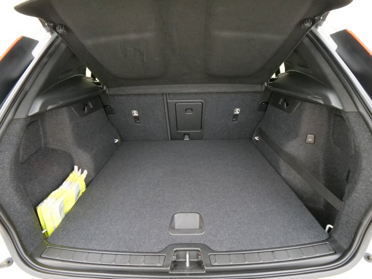 Bild 11: VOLVO PKW XC40 T5 Recharge PHEV R-Design Expression