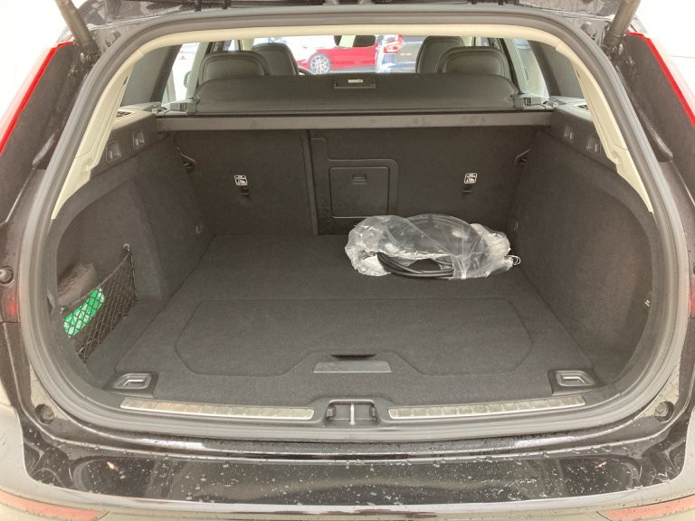 Bild 9: VOLVO PKW V60 Recharge Core, T6 AWD Plug-in Hybrid, Elektrisch/Benzin,