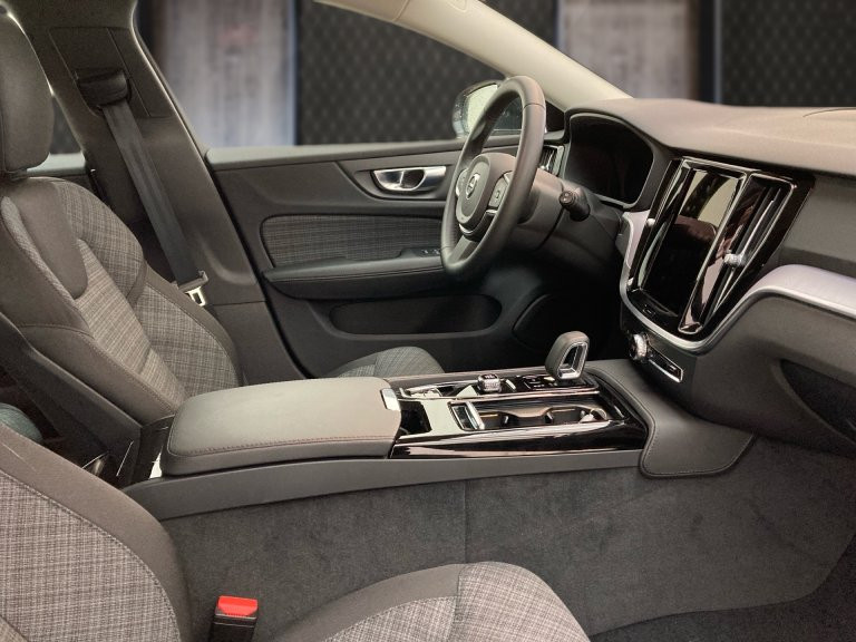 Bild 5: VOLVO PKW V60 Recharge Core, T6 AWD Plug-in Hybrid, Elektrisch/Benzin,