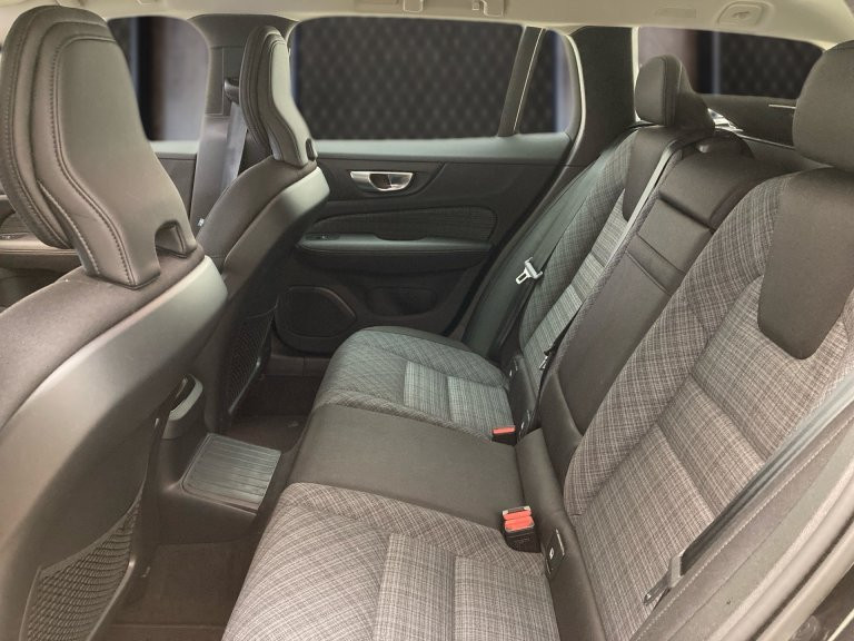 Bild 8: VOLVO PKW V60 Recharge Core, T6 AWD Plug-in Hybrid, Elektrisch/Benzin,