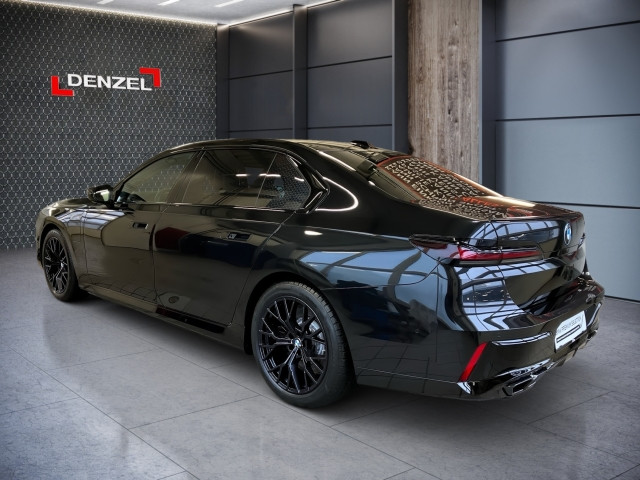 Bild 2: BMW M760e xDrive Limousine G70 XB1