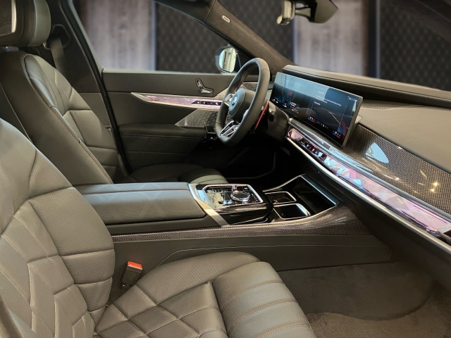 Bild 5: BMW M760e xDrive Limousine G70 XB1
