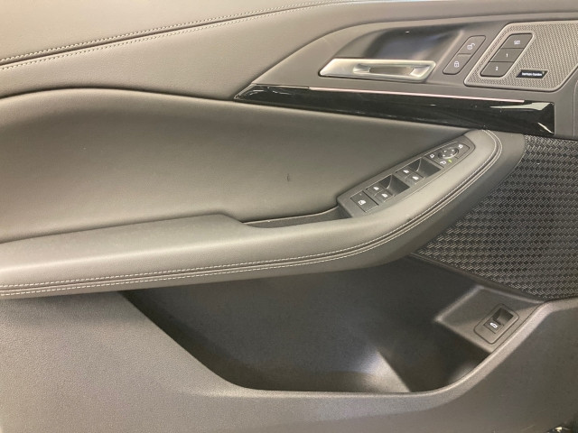 Bild 10: BMW 220i Active Tour U06