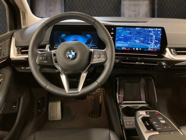 Bild 11: BMW 220i Active Tour U06