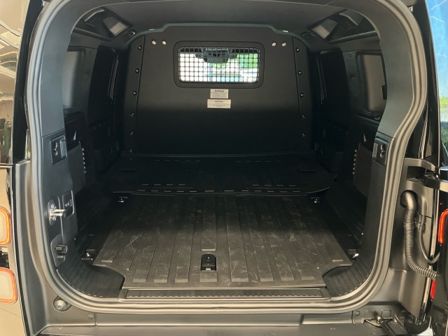Bild 9: Land Rover Defender 110 D250 S Hardtop