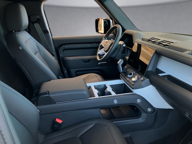 Bild 7: Land Rover Defender 110 D250 S Hardtop
