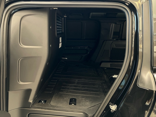 Bild 8: Land Rover Defender 110 D250 S Hardtop