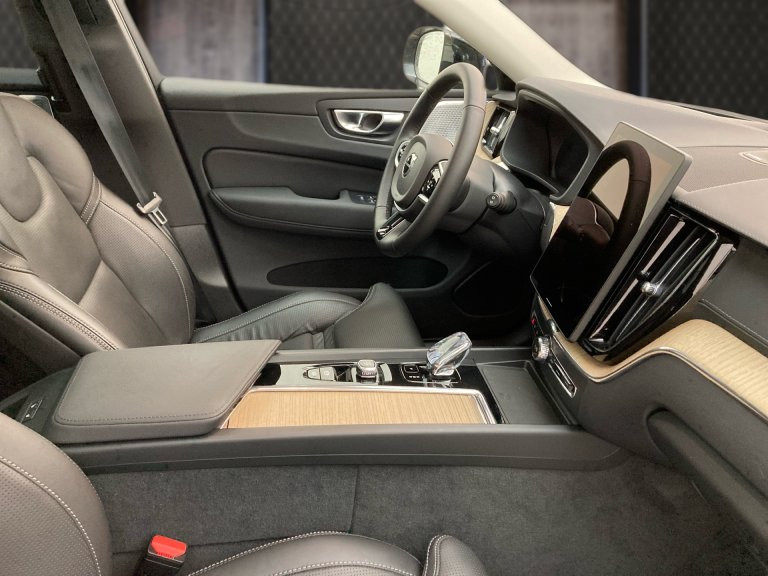 Bild 5: VOLVO PKW XC60 Ultra, T6 AWD Plug-in Hybrid, Dark