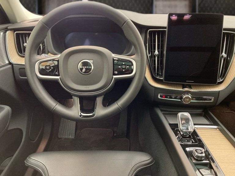 Bild 6: VOLVO PKW XC60 Ultra, T6 AWD Plug-in Hybrid, Dark