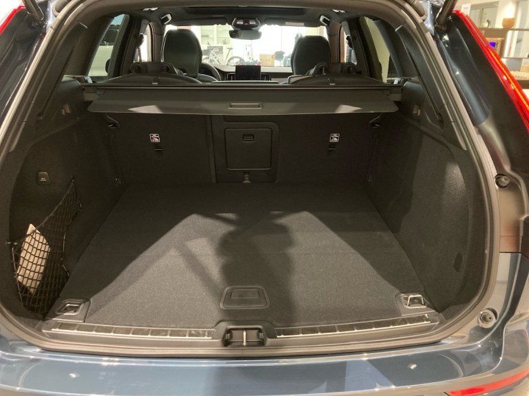 Bild 9: VOLVO PKW XC60 Black Edition Plus, T6 AWD Plug-in Hybrid, Elektrisch/B