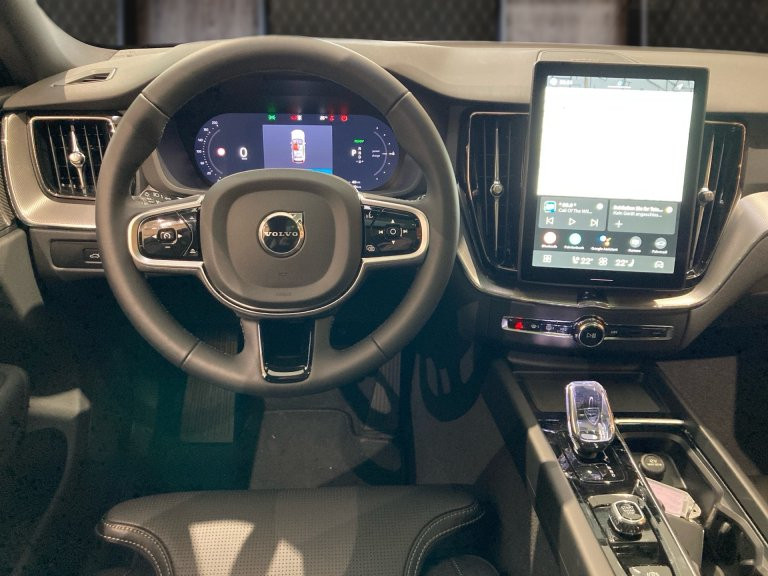 Bild 6: VOLVO PKW XC60 Black Edition Plus, T6 AWD Plug-in Hybrid, Elektrisch/B