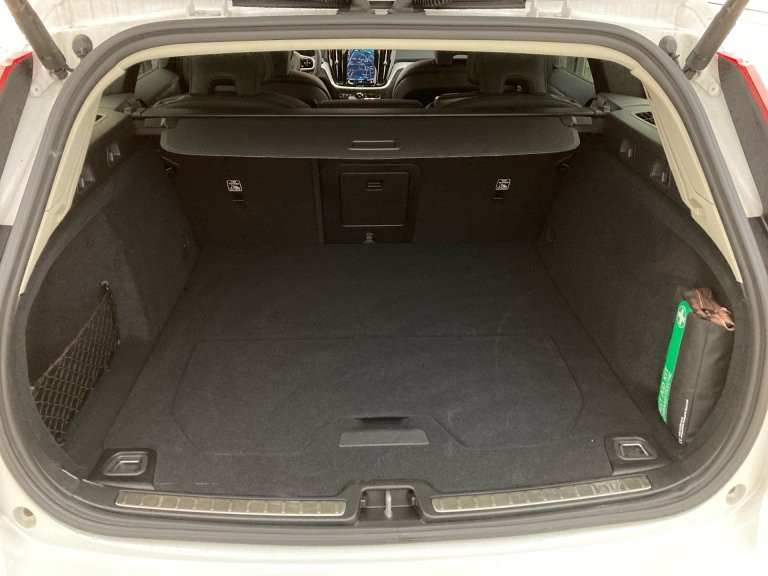 Bild 9: VOLVO PKW V60 Plus, T6 AWD Plug-in Hybrid, Elektrisch/Benzin, Dark