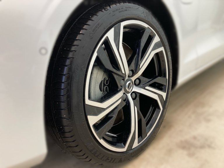 Bild 4: VOLVO PKW V60 Plus, T6 AWD Plug-in Hybrid, Elektrisch/Benzin, Dark