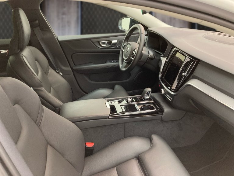 Bild 5: VOLVO PKW V60 Plus, T6 AWD Plug-in Hybrid, Elektrisch/Benzin, Dark